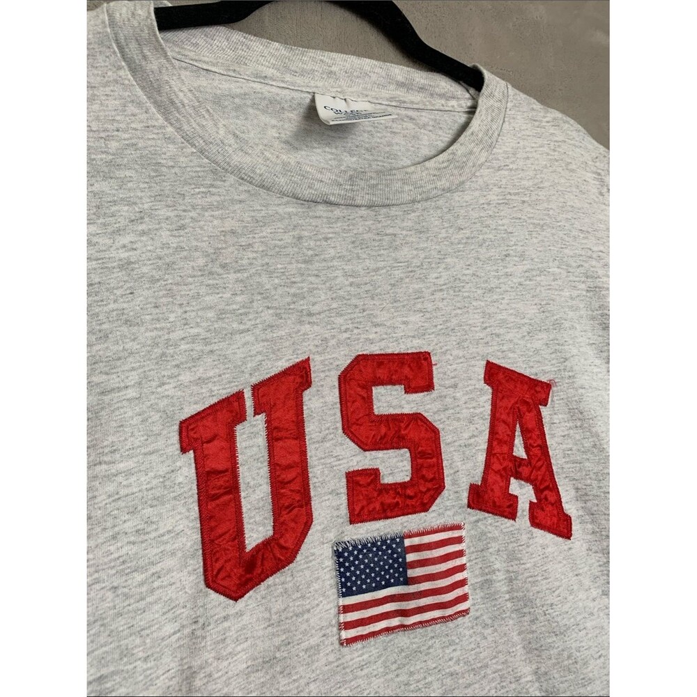 COLLEGE WEAR USA | UNISEX SHORT SLEEVE T-SHIRT | GREY RED WHITE BLUE FLAG